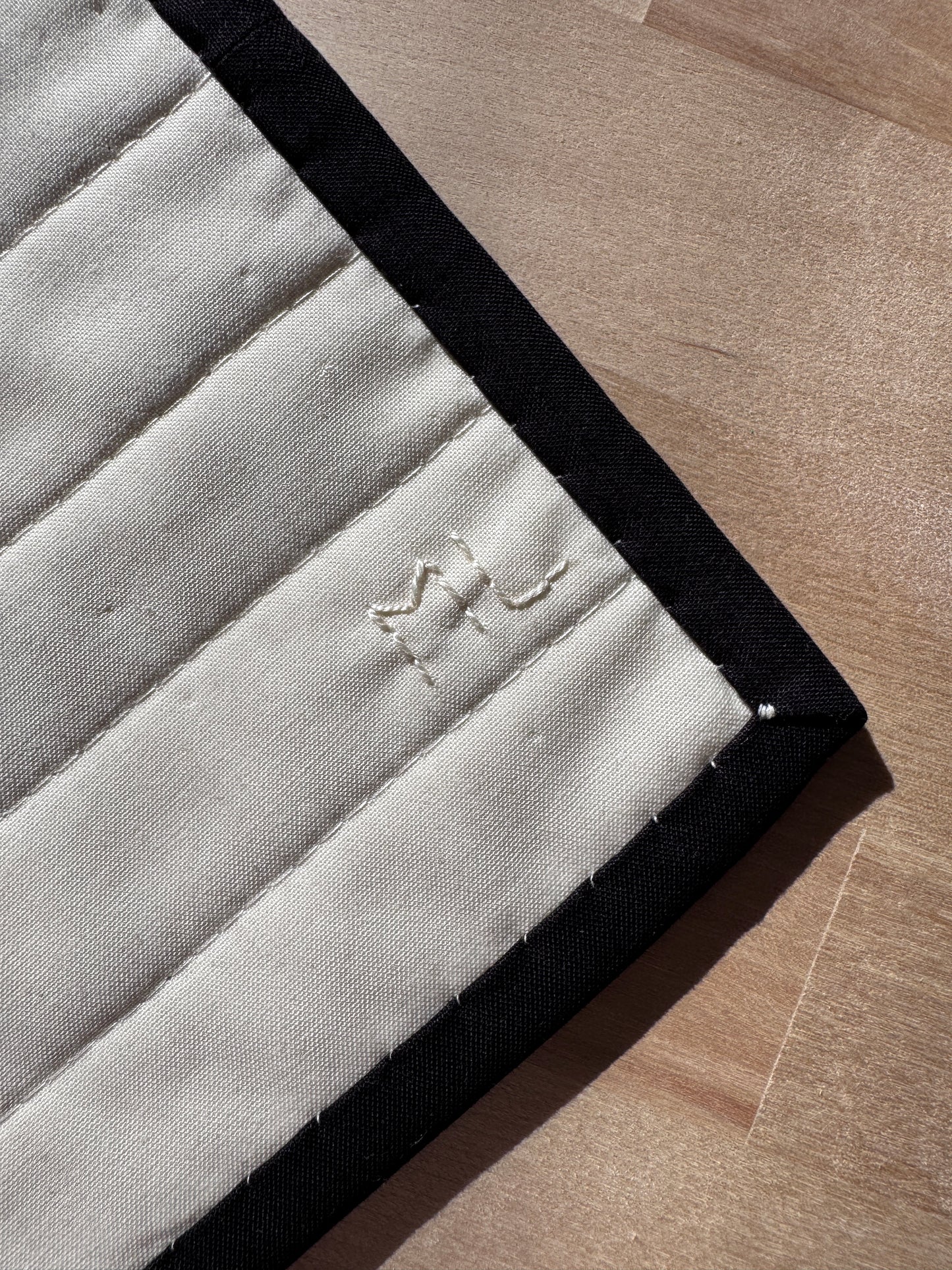 Nova Small Work | Black + Oyster